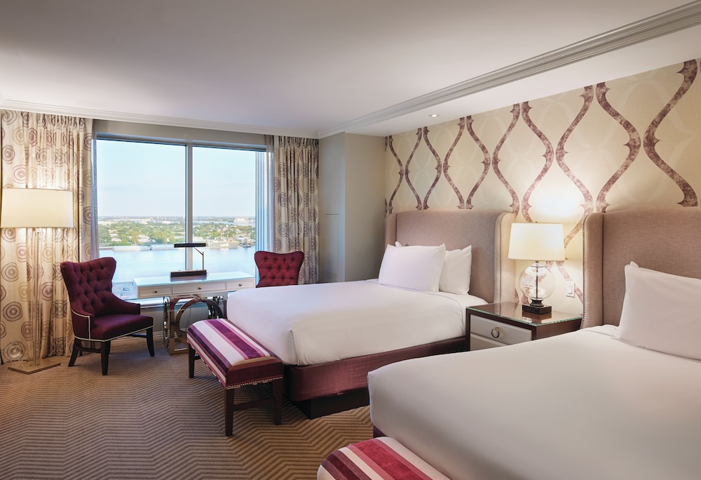 Harrah's New Orleans Hotel & Casino - A Caesars Rewards Destination — Hotel rooms in New Orleans, Louisiana