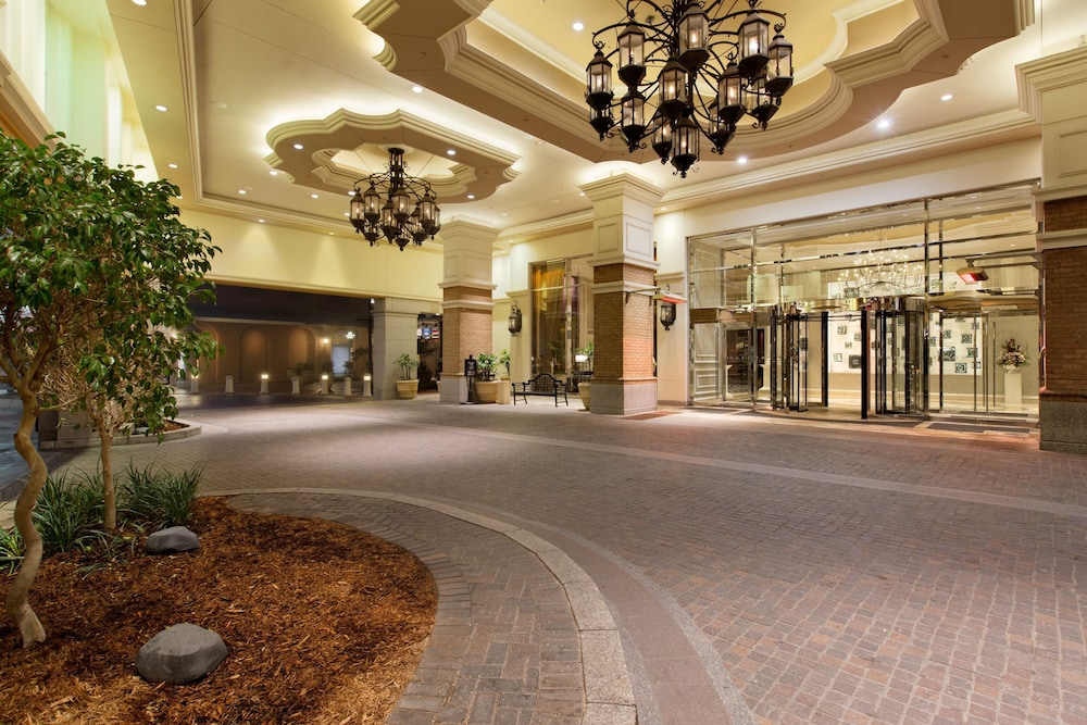 Harrah's New Orleans Hotel & Casino - A Caesars Rewards Destination — Hotel building in New Orleans, Louisiana