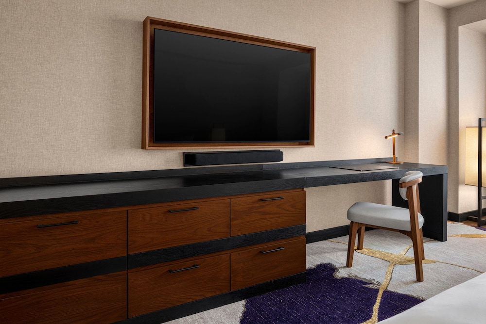 Harrah's New Orleans Hotel & Casino - A Caesars Rewards Destination — Hotel rooms in New Orleans, Louisiana