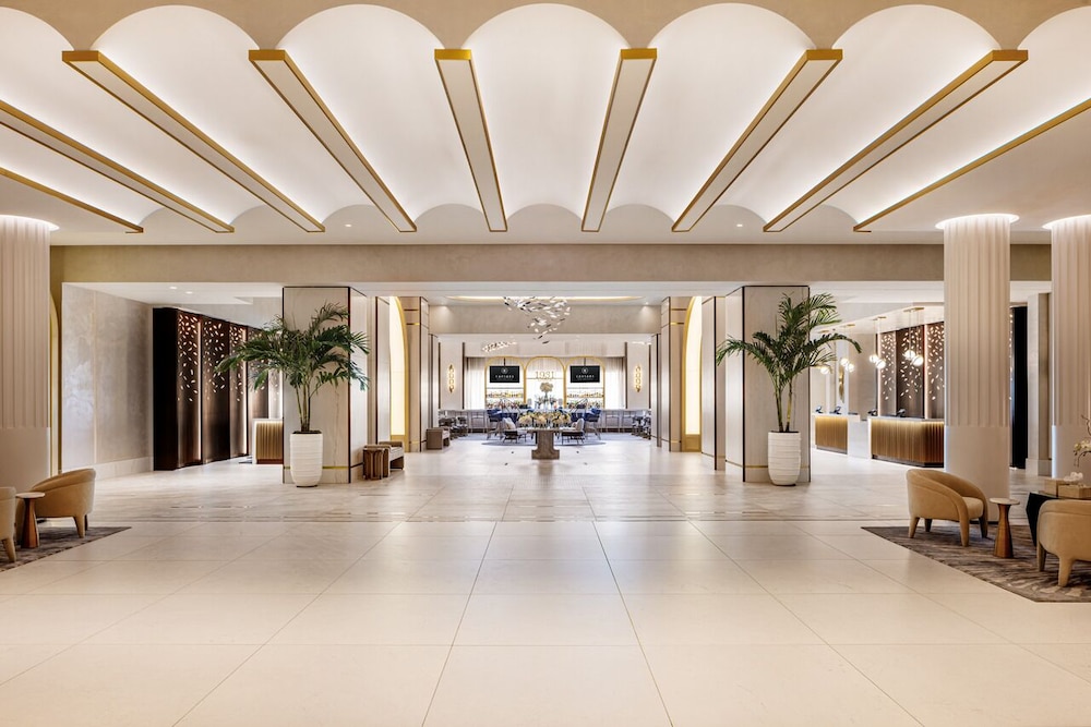 Harrah's New Orleans Hotel & Casino - A Caesars Rewards Destination — Hotel building in New Orleans, Louisiana