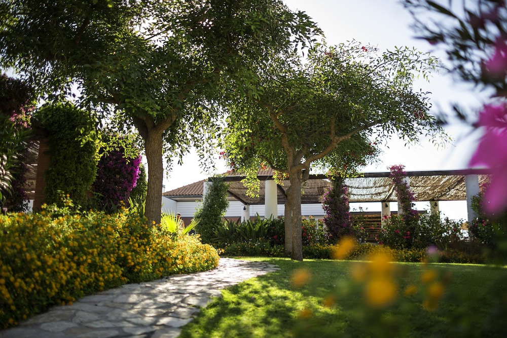ROBINSON QUINTA DA RIA - All Inclusive — Hotel building in Conceição, Faro