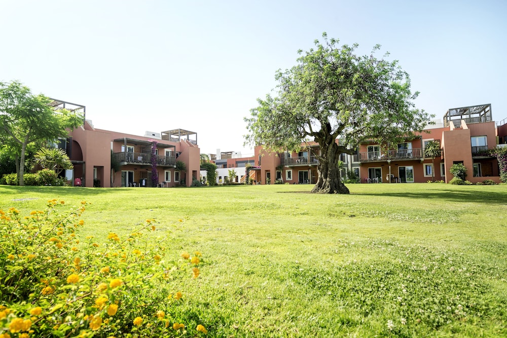 ROBINSON QUINTA DA RIA - All Inclusive — Hotel building in Conceição, Faro