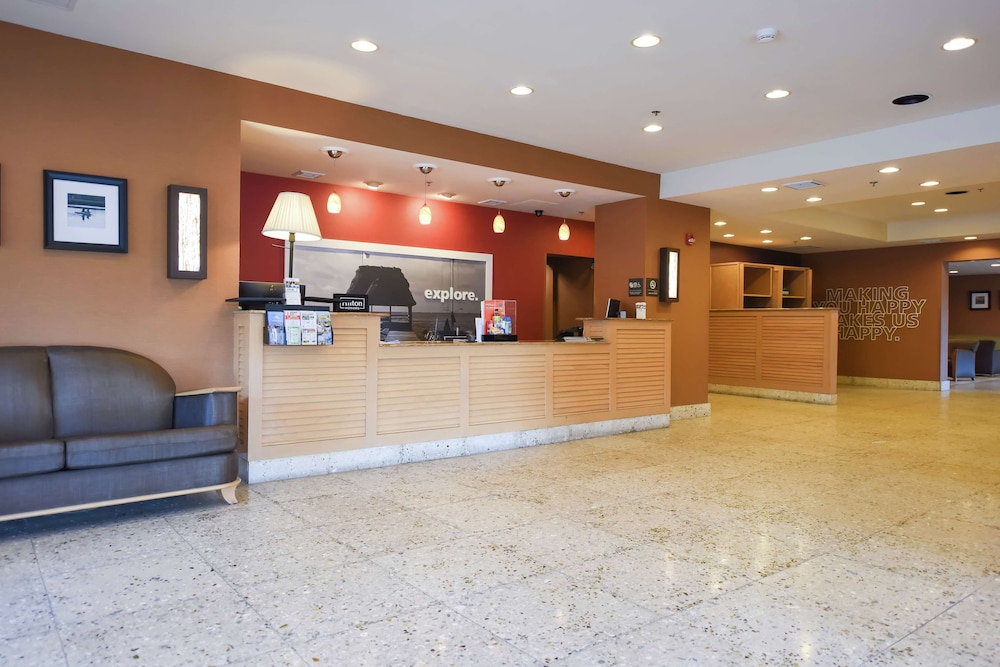 Hampton Inn Key Largo Manatee Bay — Hotel building in Key Largo, Florida