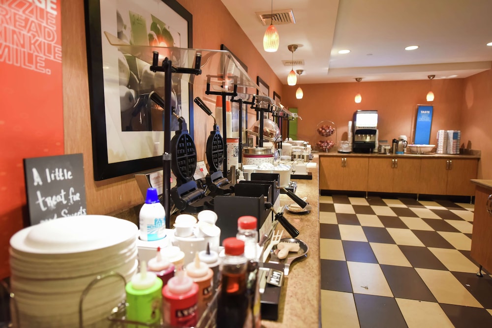 Hampton Inn Key Largo Manatee Bay — Restaurant & bars in Key Largo, Florida