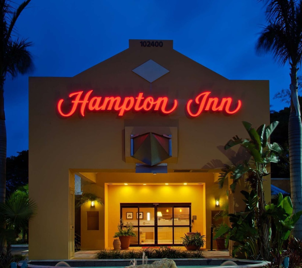 Hampton Inn Key Largo Manatee Bay — Hotel building in Key Largo, Florida