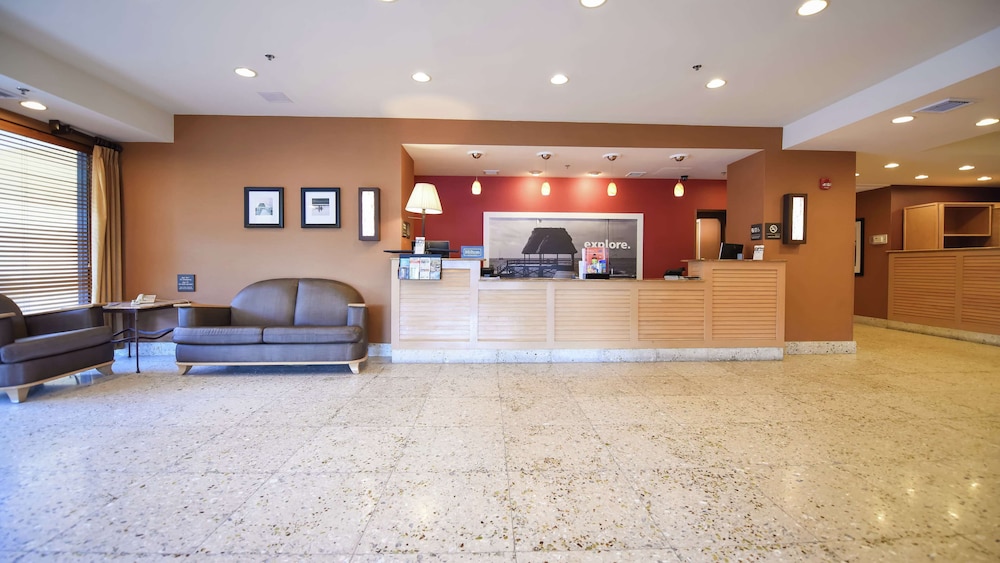 Hampton Inn Key Largo Manatee Bay — Hotel building in Key Largo, Florida