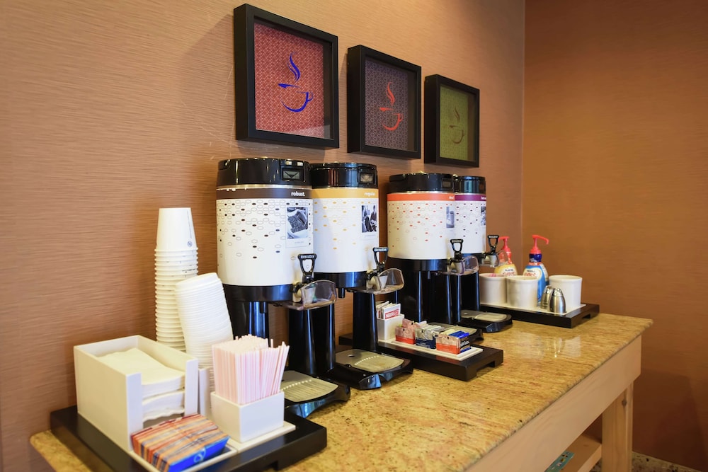 Hampton Inn Key Largo Manatee Bay — Restaurant & bars in Key Largo, Florida