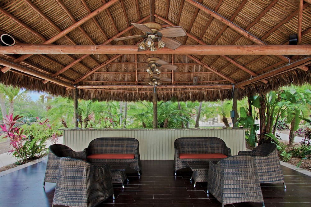 Hampton Inn Key Largo Manatee Bay — Restaurant & bars in Key Largo, Florida
