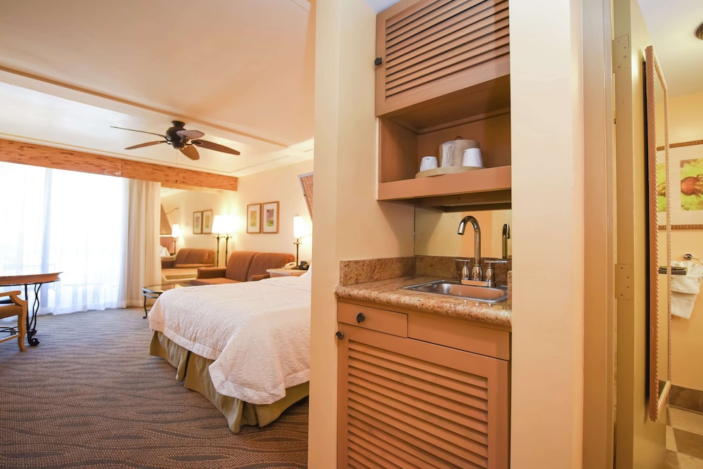 Hampton Inn Key Largo Manatee Bay — Hotel rooms in Key Largo, Florida