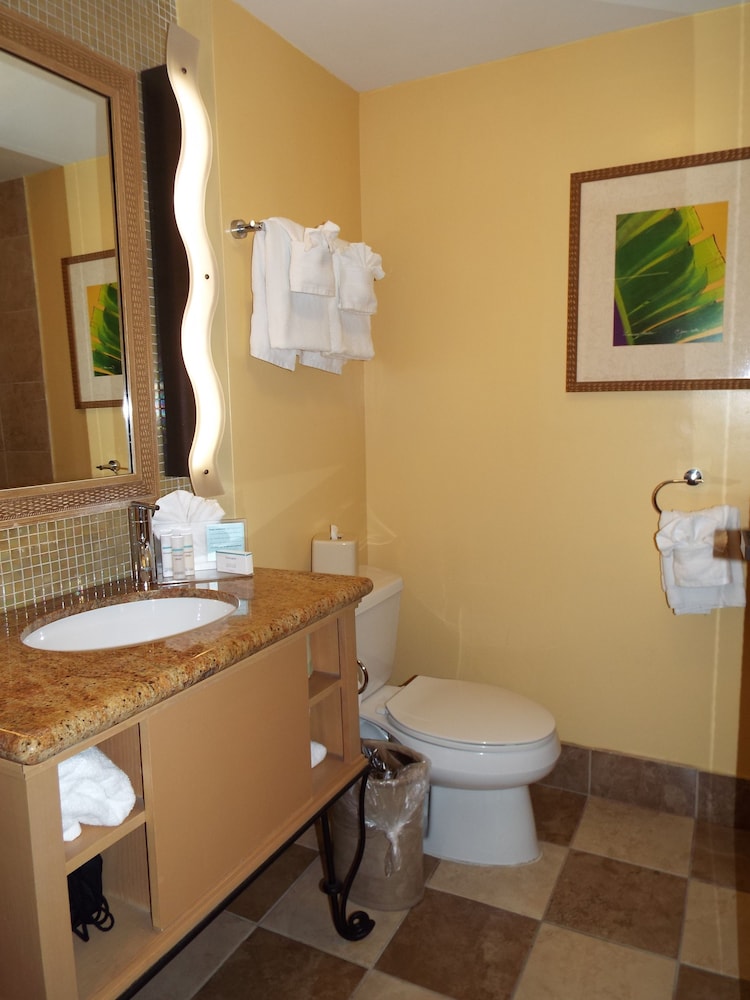 Hampton Inn Key Largo Manatee Bay — Hotel rooms in Key Largo, Florida