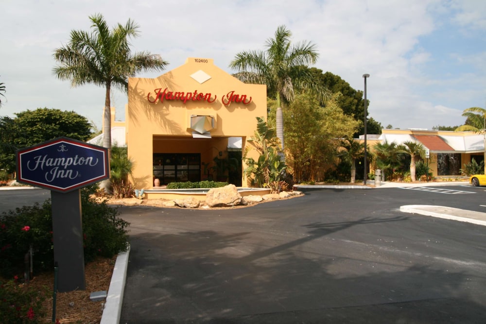 Hampton Inn Key Largo Manatee Bay — Hotel building in Key Largo, Florida