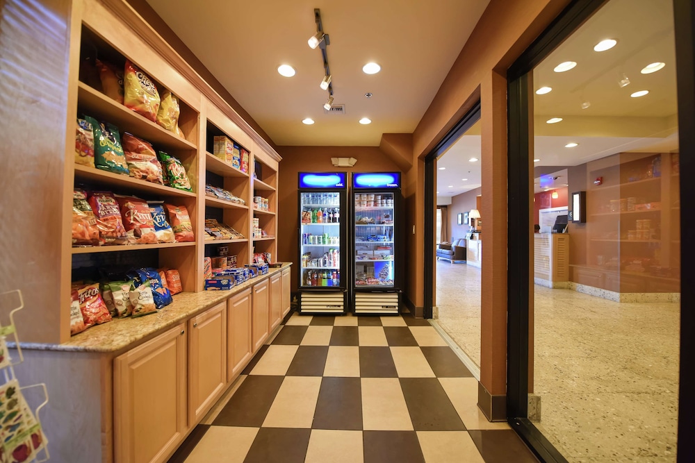 Hampton Inn Key Largo Manatee Bay — Restaurant & bars in Key Largo, Florida