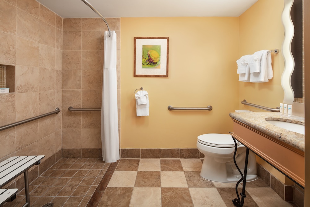 Hampton Inn Key Largo Manatee Bay — Hotel rooms in Key Largo, Florida