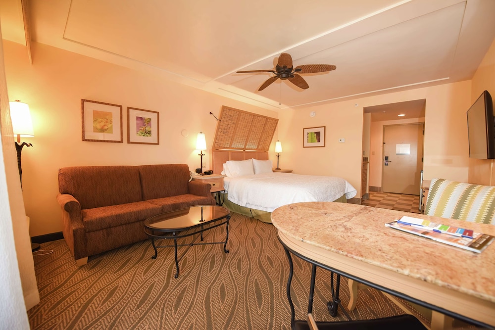 Hampton Inn Key Largo Manatee Bay — Hotel rooms in Key Largo, Florida