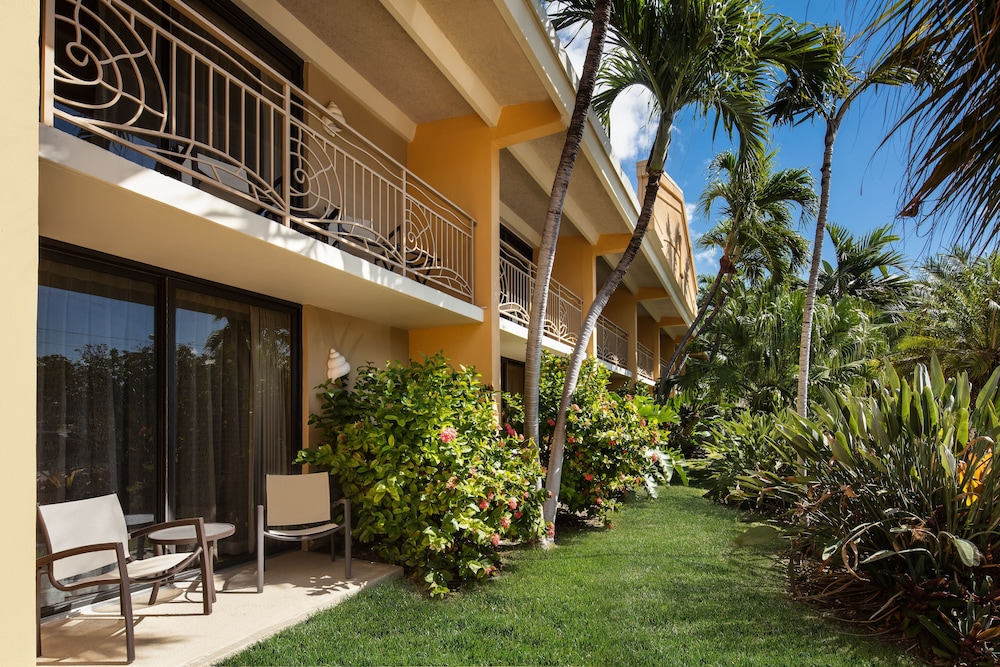 Hampton Inn Key Largo Manatee Bay — Hotel building in Key Largo, Florida