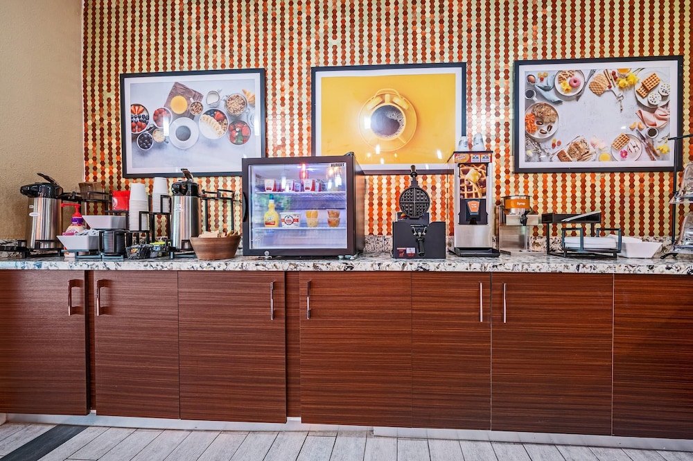 The Leo Collection Detroit, an Ascend Collection Hotel — Restaurant & bars in Lincoln Park, Michigan