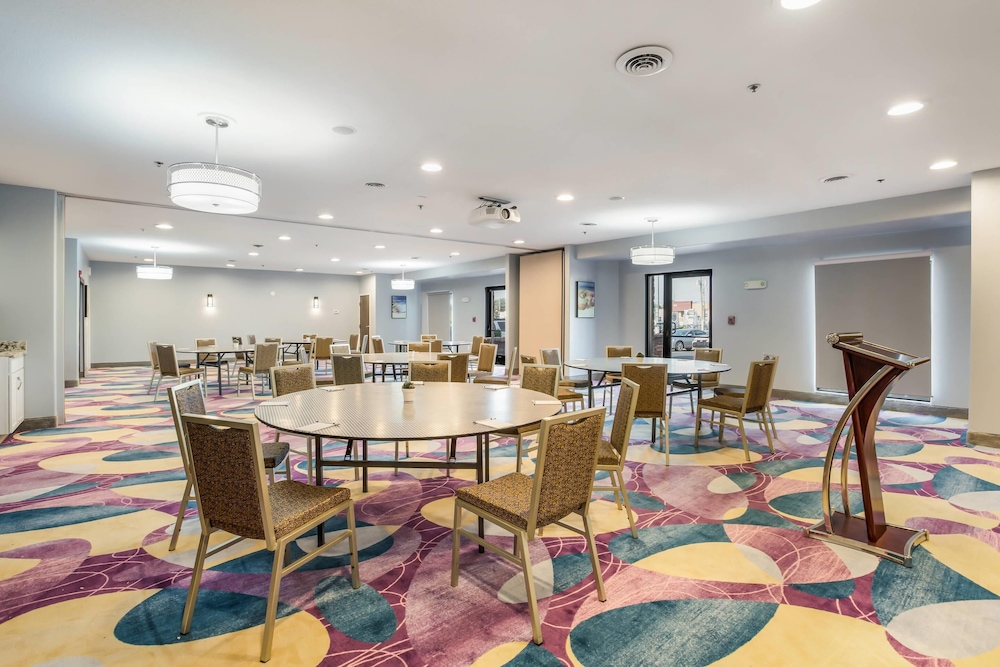 The Leo Collection Detroit, an Ascend Collection Hotel — Restaurant & bars in Lincoln Park, Michigan