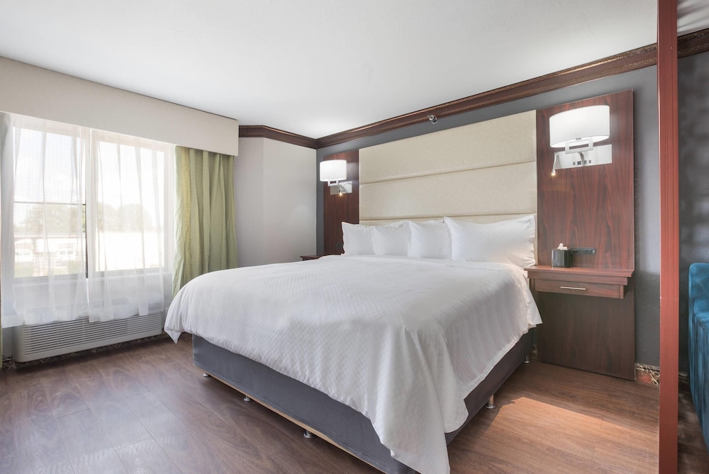 The Leo Collection Detroit, an Ascend Collection Hotel — Hotel rooms in Lincoln Park, Michigan