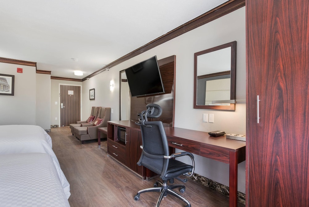 The Leo Collection Detroit, an Ascend Collection Hotel — Hotel rooms in Lincoln Park, Michigan