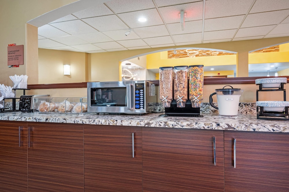 The Leo Collection Detroit, an Ascend Collection Hotel — Restaurant & bars in Lincoln Park, Michigan