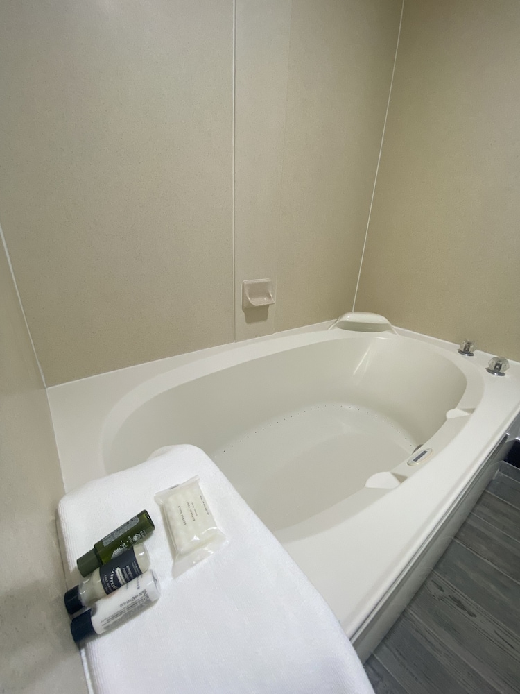 The Leo Collection Detroit, an Ascend Collection Hotel — Hotel rooms in Lincoln Park, Michigan