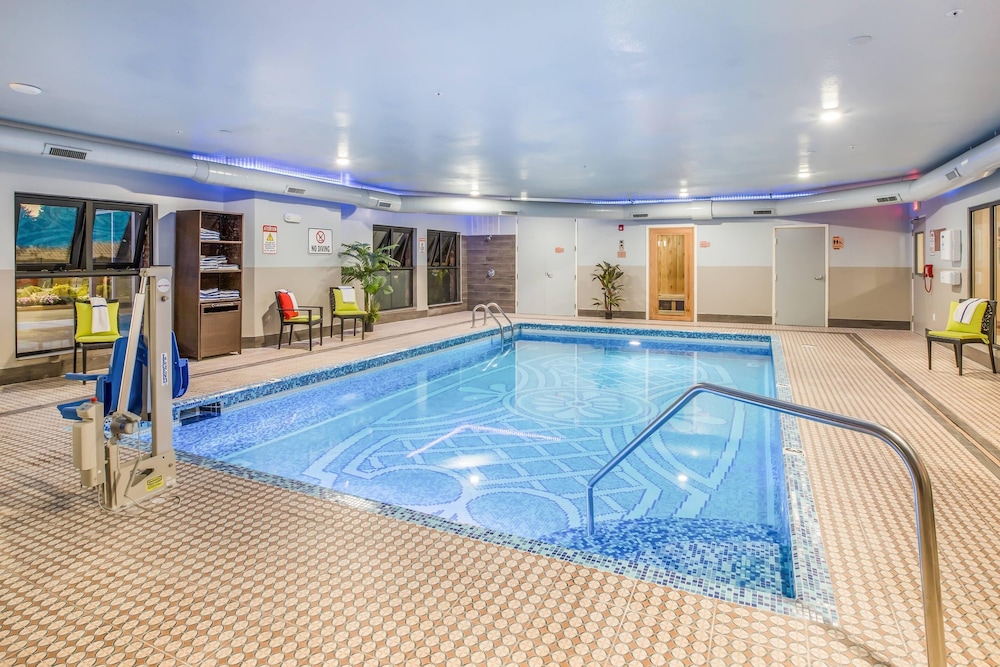 The Leo Collection Detroit, an Ascend Collection Hotel — Swimming pool in Lincoln Park, Michigan