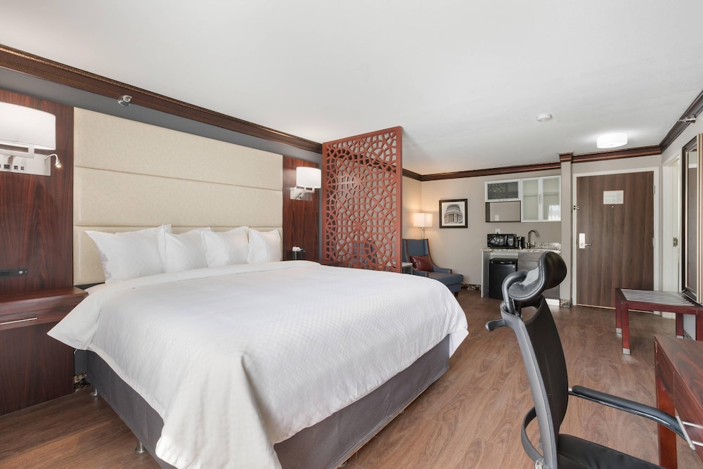 The Leo Collection Detroit, an Ascend Collection Hotel — Hotel rooms in Lincoln Park, Michigan