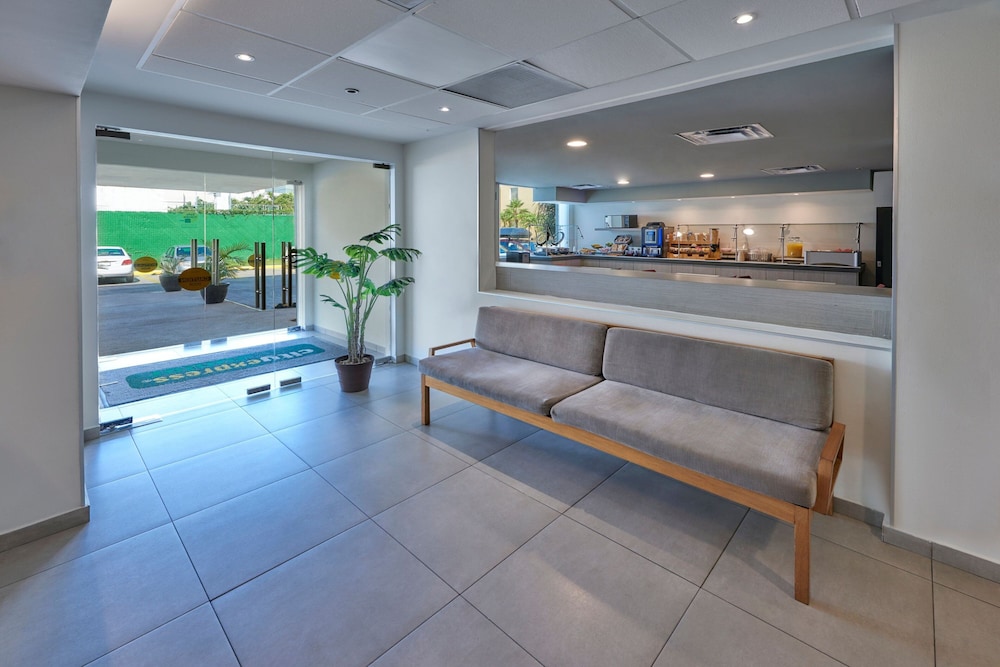 City Express Junior by Marriott Cancun — Shared spaces in Cancun, Quintana Roo