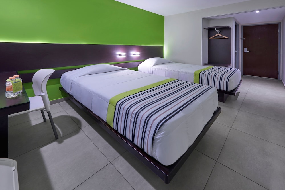 City Express Junior by Marriott Cancun — Rooms in Cancun, Quintana Roo
