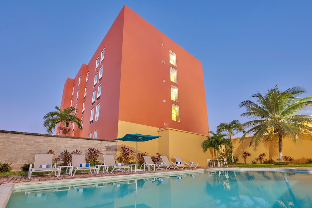 City Express Junior by Marriott Cancun — Pool in Cancun, Quintana Roo