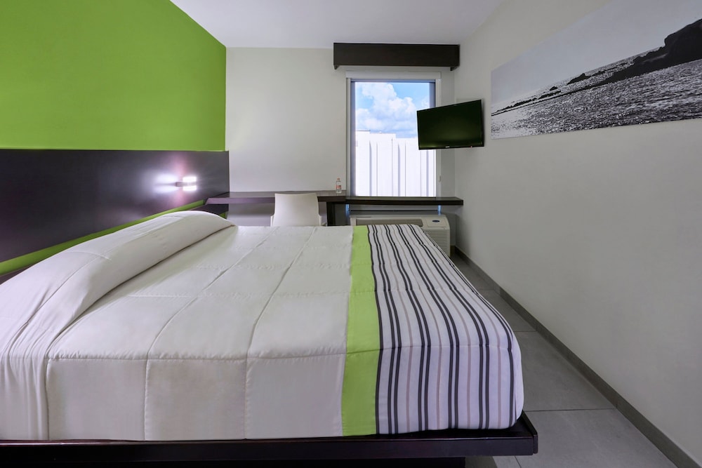 City Express Junior by Marriott Cancun — Rooms in Cancun, Quintana Roo