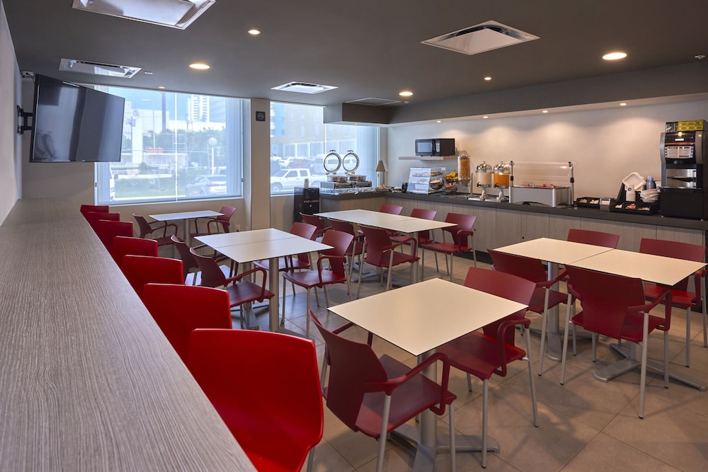 City Express Junior by Marriott Cancun — Restaurant in Cancun, Quintana Roo