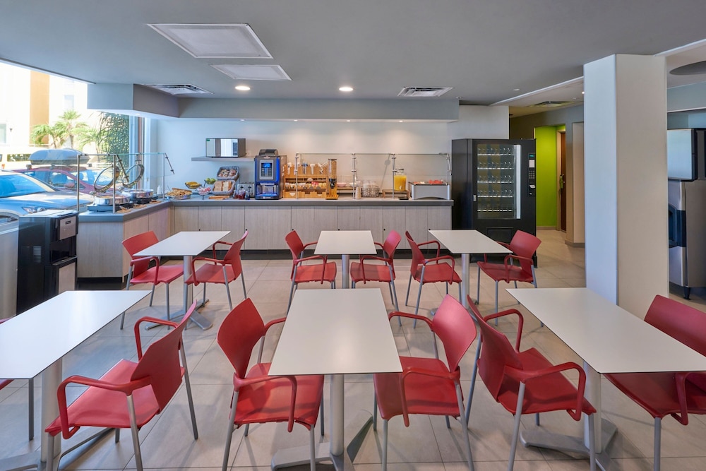 City Express Junior by Marriott Cancun — Restaurant in Cancun, Quintana Roo