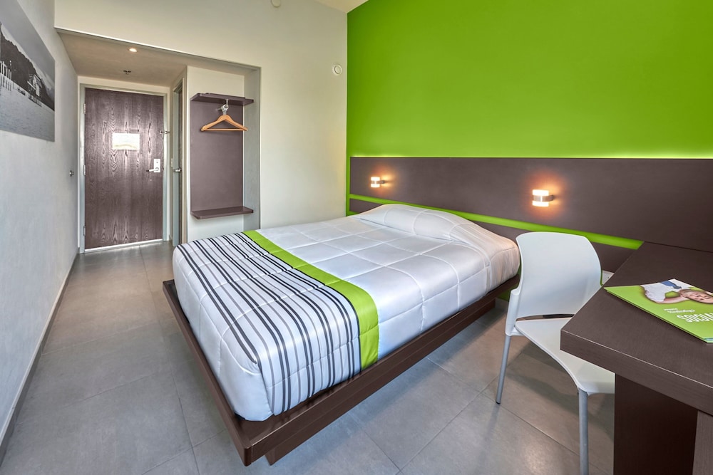 City Express Junior by Marriott Cancun — Rooms in Cancun, Quintana Roo