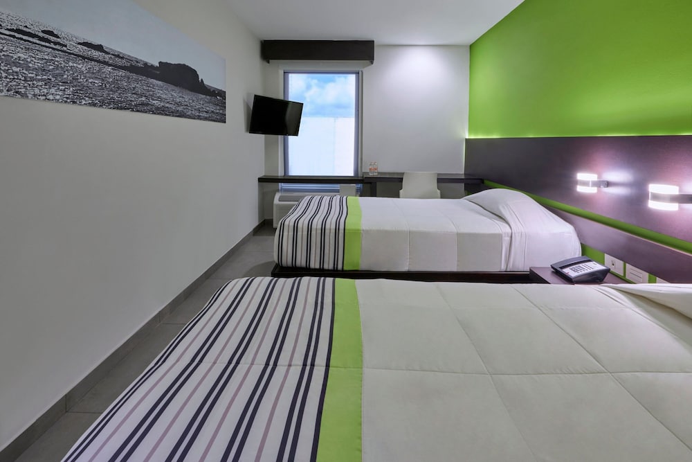 City Express Junior by Marriott Cancun — Rooms in Cancun, Quintana Roo