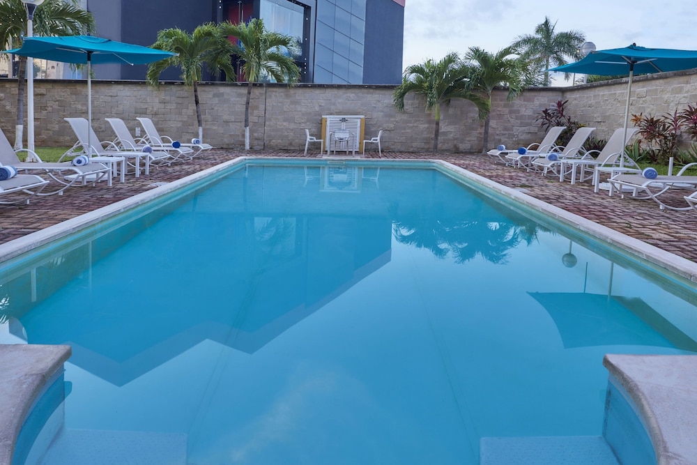 City Express Junior by Marriott Cancun — Pool in Cancun, Quintana Roo