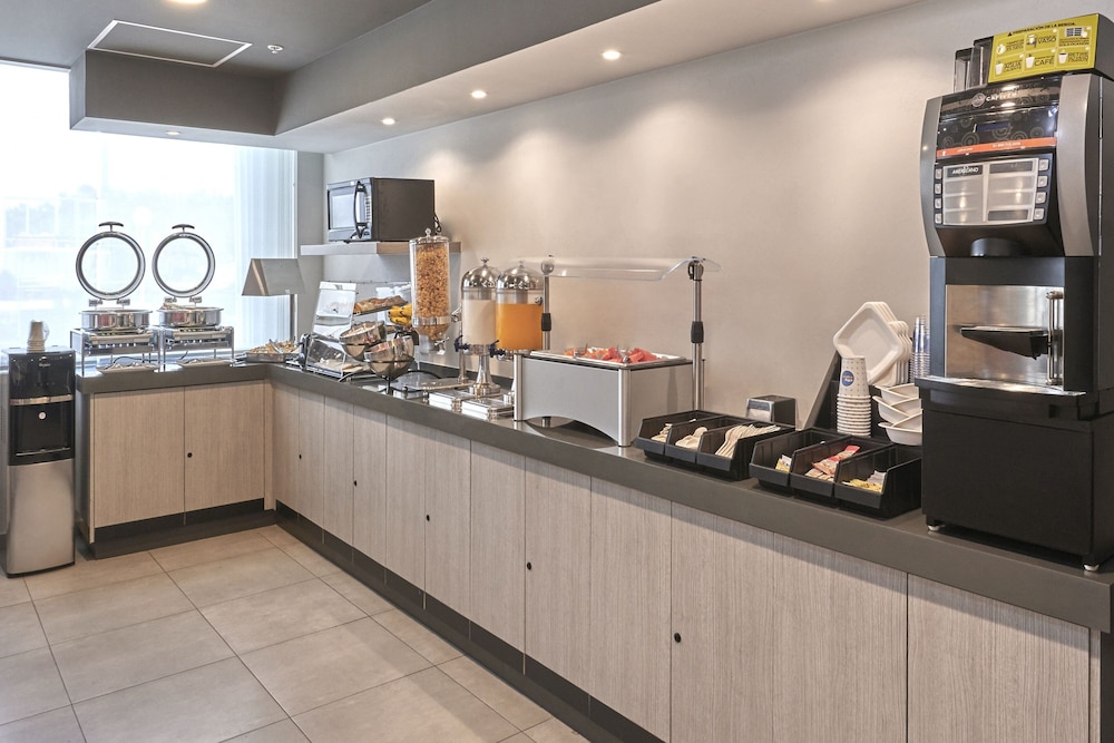 City Express Junior by Marriott Cancun — Restaurant in Cancun, Quintana Roo