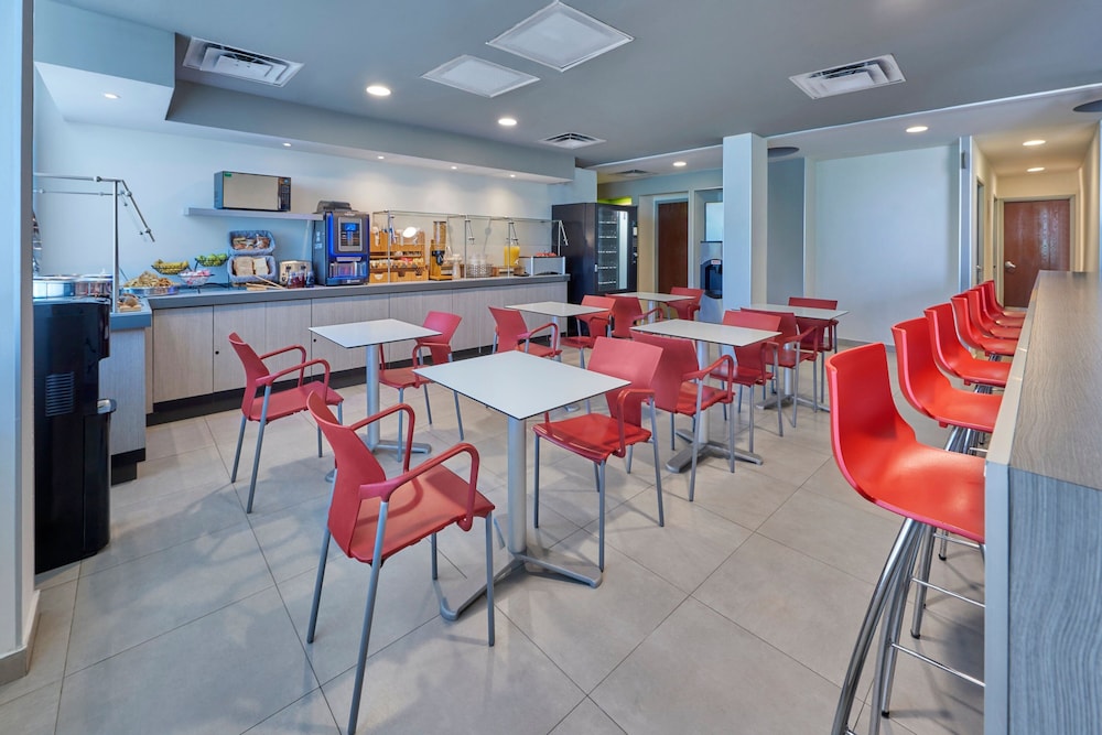 City Express Junior by Marriott Cancun — Restaurant in Cancun, Quintana Roo
