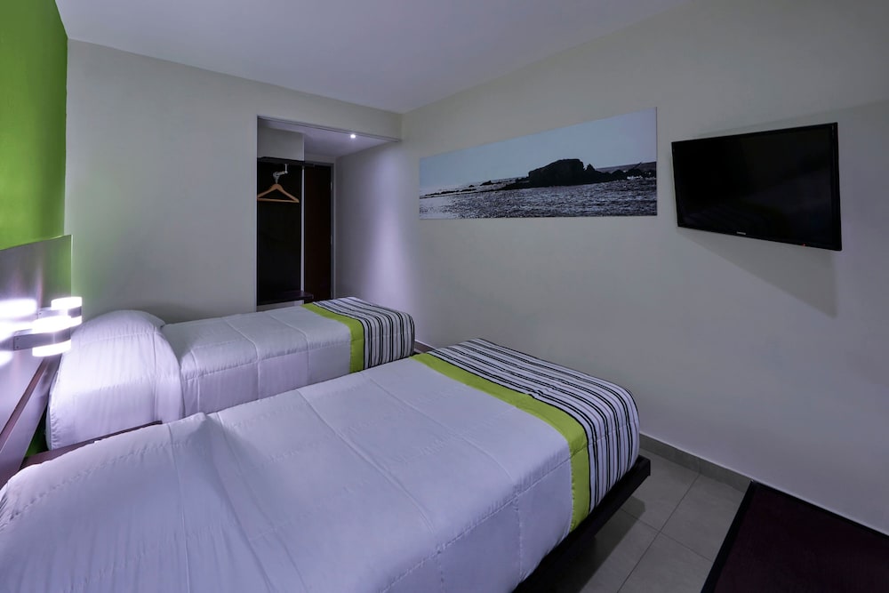 City Express Junior by Marriott Cancun — Rooms in Cancun, Quintana Roo
