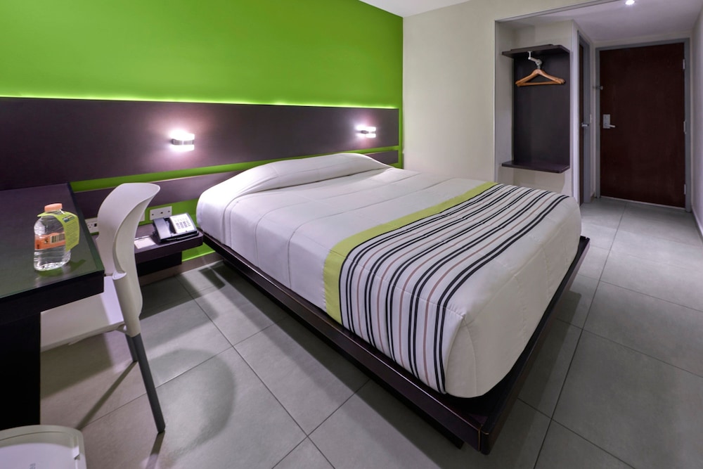 City Express Junior by Marriott Cancun — Rooms in Cancun, Quintana Roo