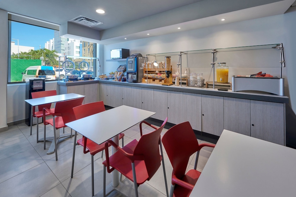 City Express Junior by Marriott Cancun — Restaurant in Cancun, Quintana Roo