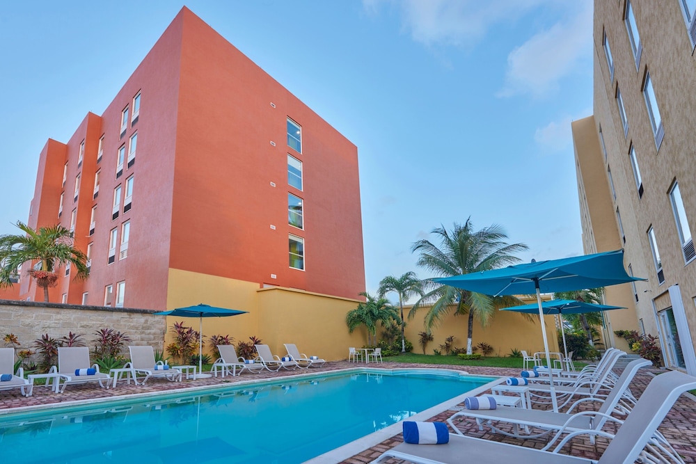 City Express Junior by Marriott Cancun — Pool in Cancun, Quintana Roo