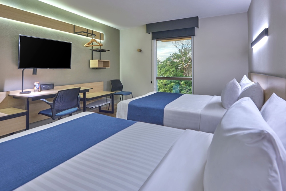 City Express by Marriott Playa Del Carmen — Rooms in Playa del Carmen, Quintana Roo