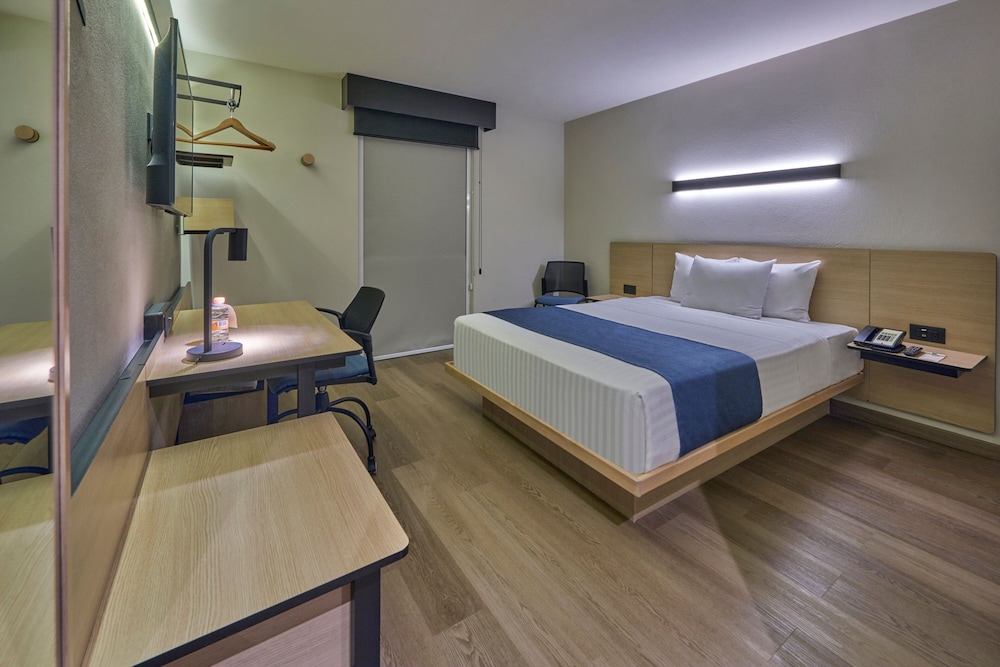 City Express by Marriott Playa Del Carmen — Rooms in Playa del Carmen, Quintana Roo