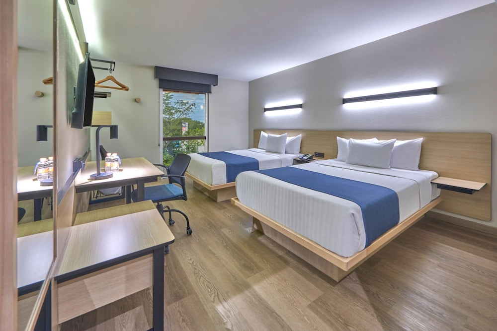 City Express by Marriott Playa Del Carmen — Rooms in Playa del Carmen, Quintana Roo