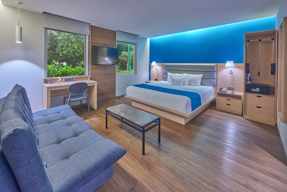 City Express by Marriott Playa Del Carmen — Rooms in Playa del Carmen, Quintana Roo