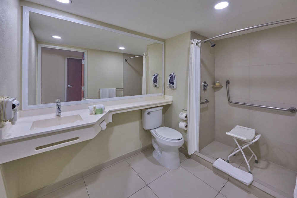 City Express by Marriott Playa Del Carmen — Rooms in Playa del Carmen, Quintana Roo