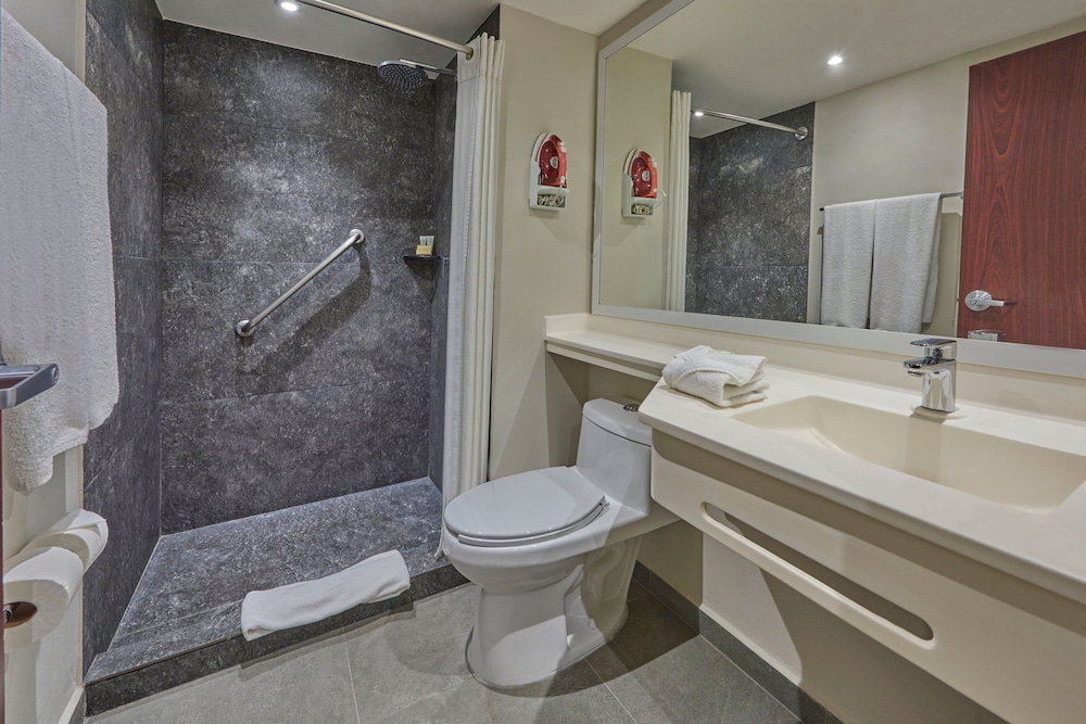 City Express by Marriott Playa Del Carmen — Rooms in Playa del Carmen, Quintana Roo