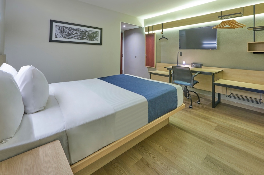 City Express by Marriott Playa Del Carmen — Rooms in Playa del Carmen, Quintana Roo