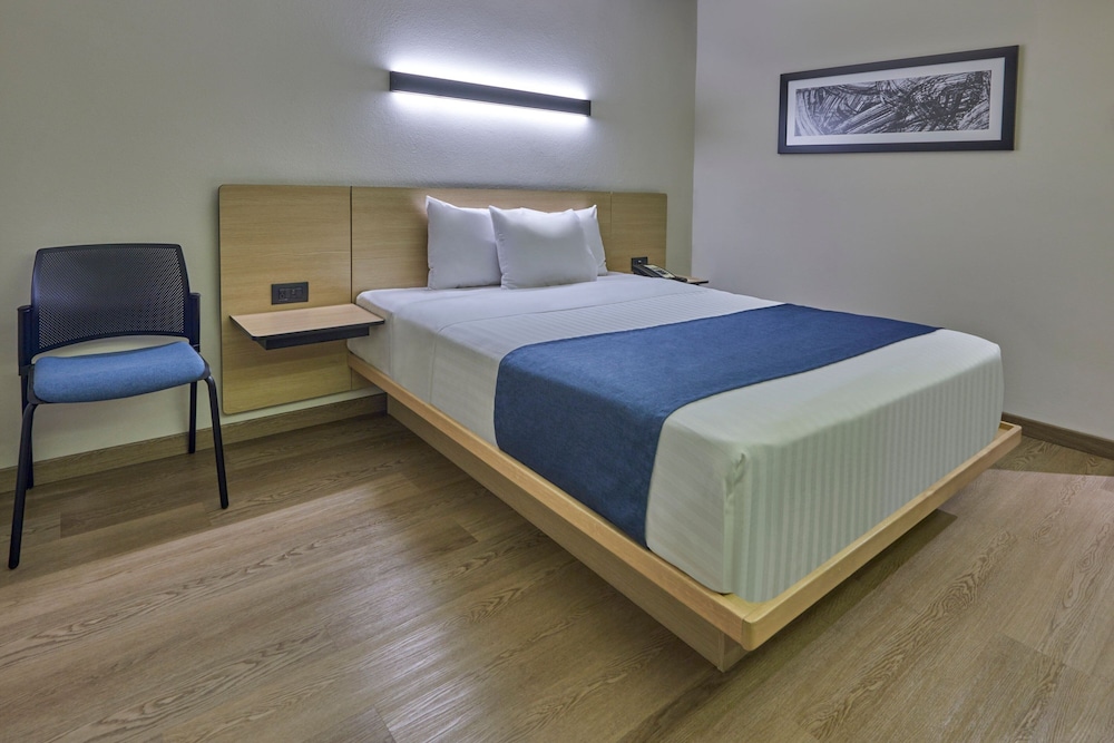 City Express by Marriott Playa Del Carmen — Rooms in Playa del Carmen, Quintana Roo